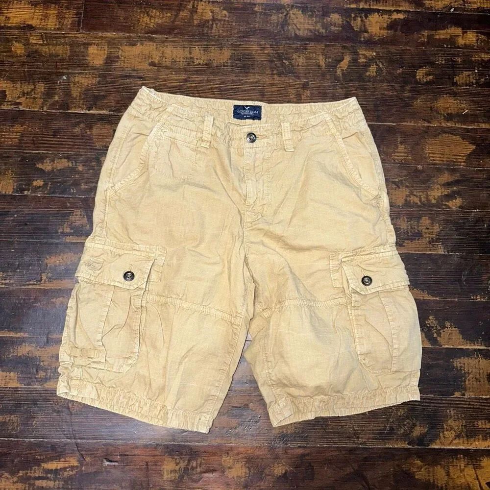 American Eagle tan cargo relaxed longboard 32 shorts
